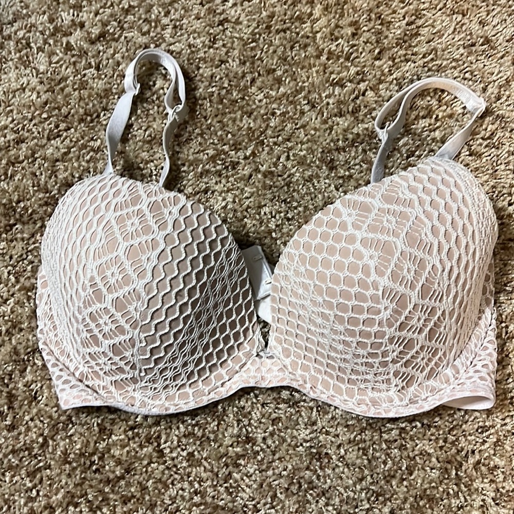 Victoria’s Secret Very Sexy Lightly Lined, 34D lace bra